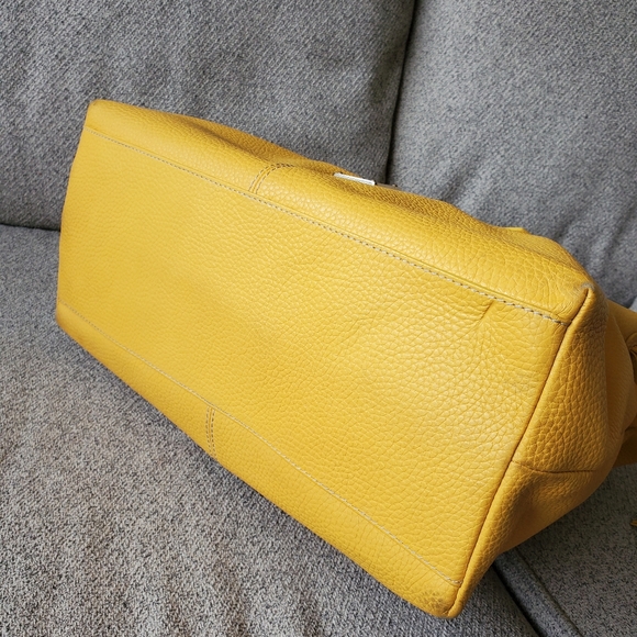 Dooney and Bourke large tote - Picture 5 of 7